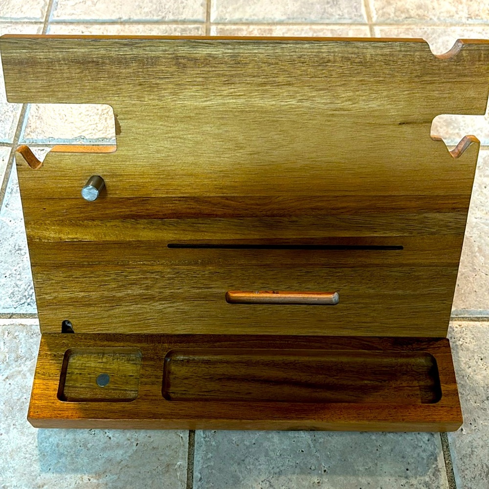 Eterluck wood docking station